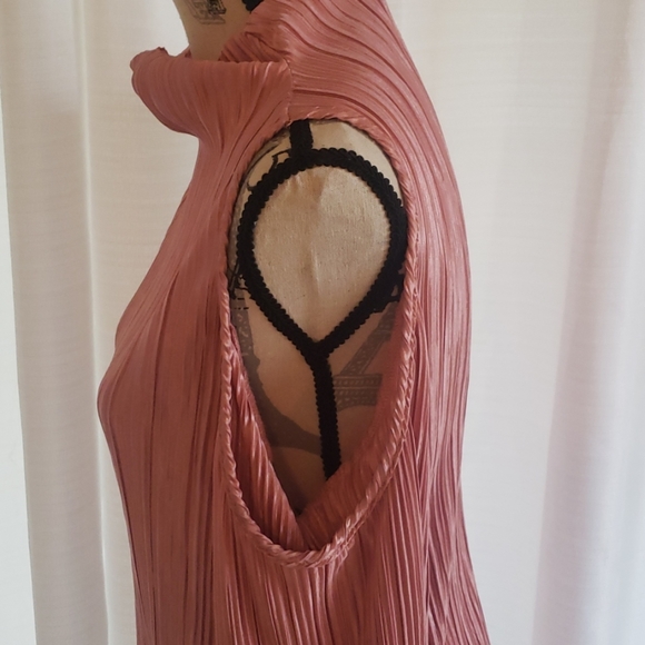 ⭐Cold Shoulder Blouse⭐ - Picture 3 of 5